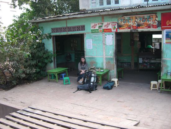 Der Teashop in dem wir auf den Bus warteten.......
