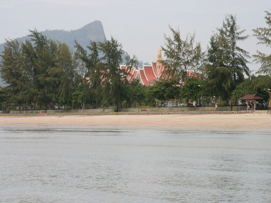 Ao Nang
Der Strand ist heute, Sonntag nicht mehr so leer