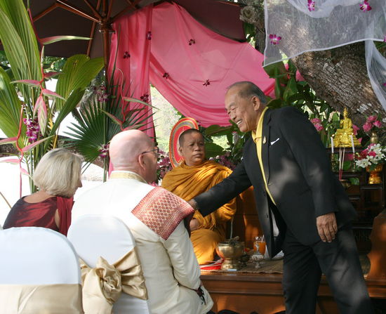 Der erste Gratulant, Praesident vom Krabi Resort