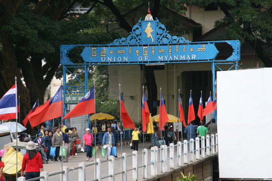 nach Myanmar (Burma)