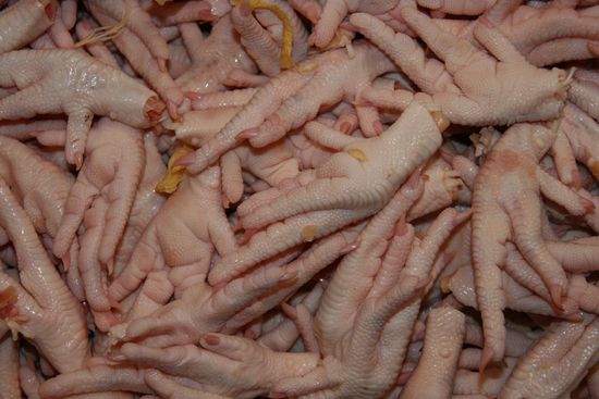 Leckere Huehnerfuesse fuer die Grillparty