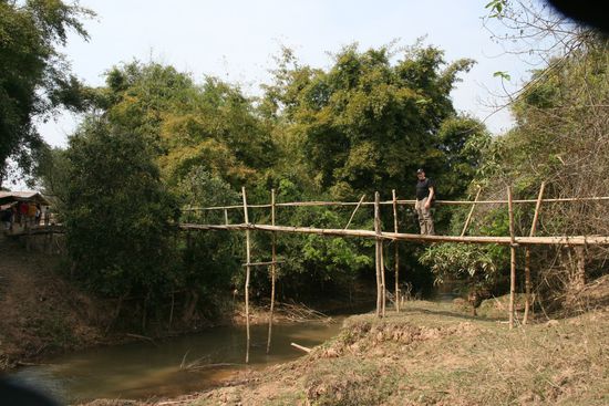 Bambusbruecke von mir getestet-haelt 90 kg aus!