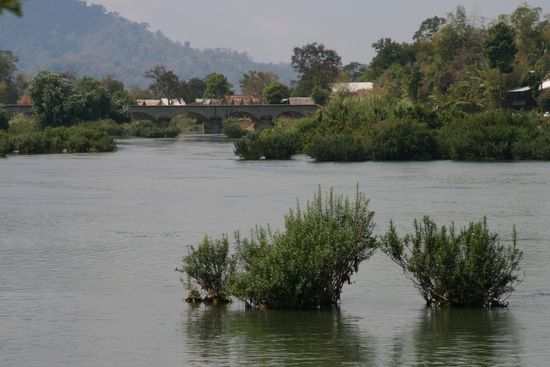 Bruecke zwischen Don Khon und Don Det