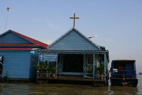 Schwimmende Kirche im Tonle Sap See