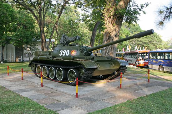 Erster Befreiungspanzer der Vietkong im Park des Präsidentenpalastes