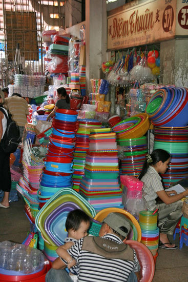 Haushaltswaren im Markt von Cholon