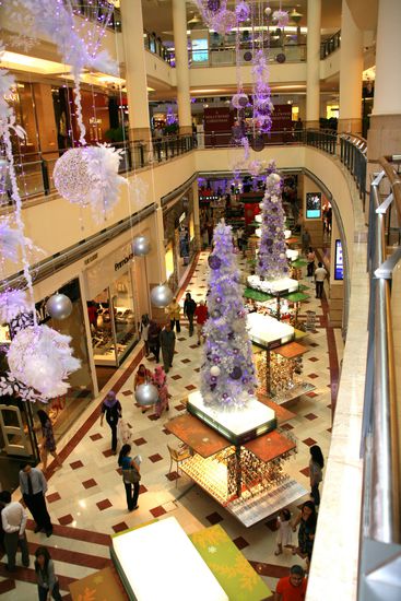 Weihnachtsdeko im Einkaufszentrum Twin Tower