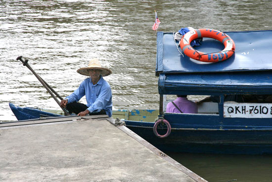Warten auf Kundschaft (für 12 Cent über den Fluß )