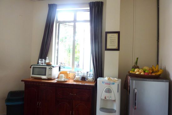 Kaffee,Tee,Wasser und Früchte frei