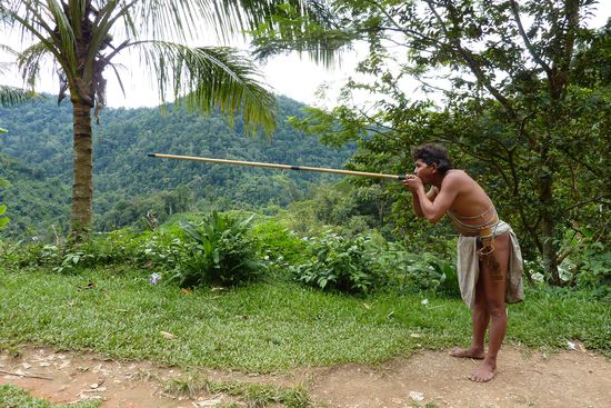Orang Asli am Blasrohr