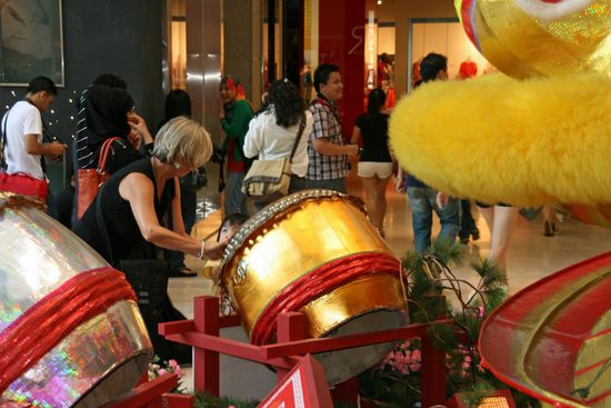 Elisabeth trommelt für den Frieden