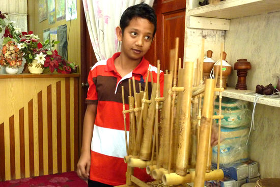 Den am Musikinstrument der Orang Asli