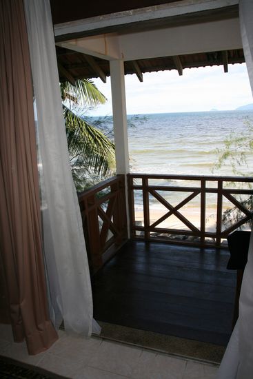 Blick aus unserem Bungalow im Sutra (Seide) Beach Resort in Teregganu