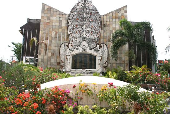 Denkmal für die Opfer des Terroranschlages in Kuta