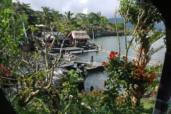 Hot Spring mit Blick auf Batur See