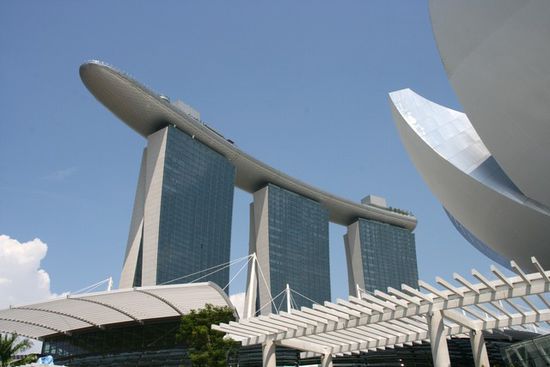 Marina Bay - Wohnungen - Casino - Hotel und Restaurant - alles unter einem Palmendach