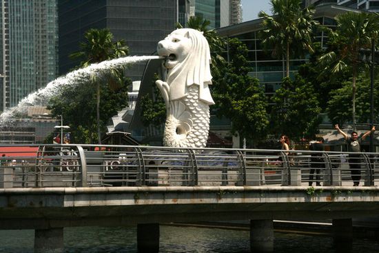 Merlion - halb Fisch - halb Löwe - das Wahrzeichen Singapures