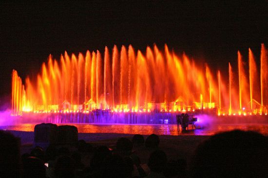 Feuer-Wasser und Lichtschau