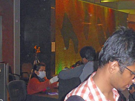 Ebola Kontrolle am Flughafen in New Delhi