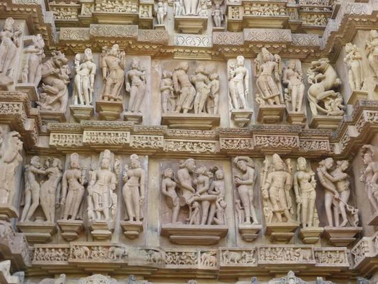 Ab hier Kamasutra in Stein gehauen