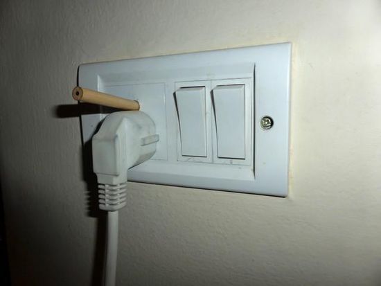Ein Bleistift ersetzt einen Adapter