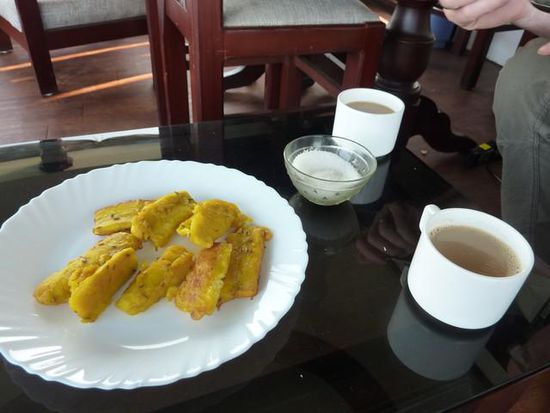 Kaffeezeit mit gebackenen Bananen