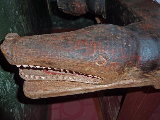 Ein Krokodil am Fußende