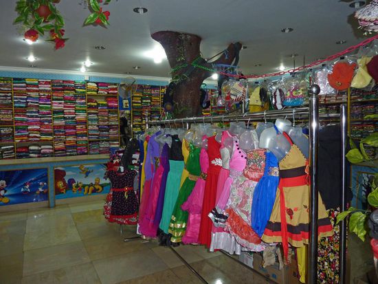 Kindermoden im Max Wedding Center, einem beliebten Einkaufsladen