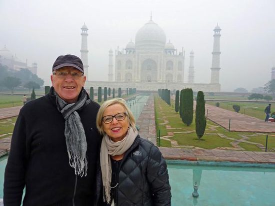 Taj Mahal im Morgennebel