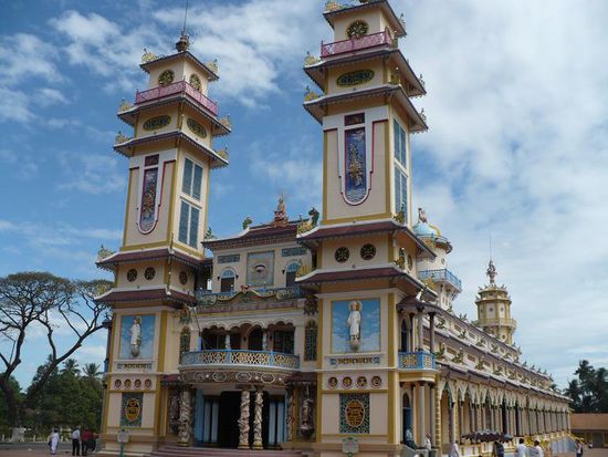 Der Cao Dai Tempel von Aussen...
