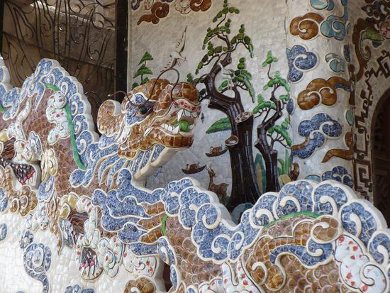 Mosaikarbeit in und an der Pagode