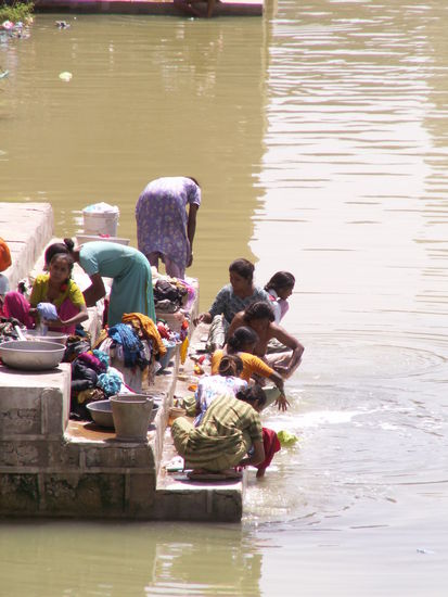 Indische "Waschweiber"