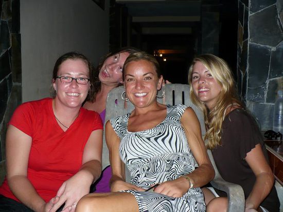 Die Maedels... Ich, Anna aus Schweden, Lydia (im Stuhl) aus Amerika und Denise aus Nemberch 