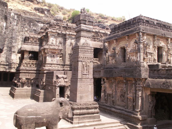 Hoehle Nr. 16 der Kailasa Tempel