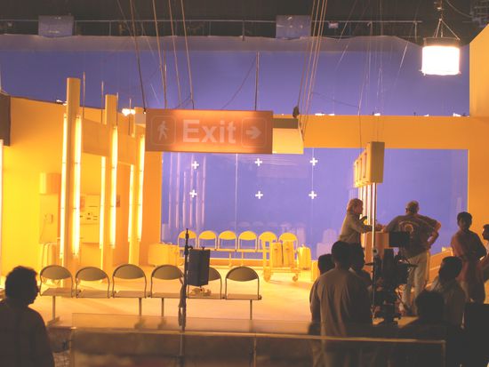 Die Abfertigungshalle am "Flughafen"