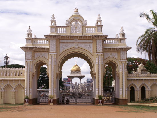 Das Nordtor zum Mysore Palace