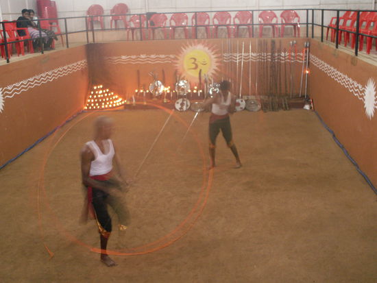 Hier zwirbeln die Jungs gerade ein paar Lanzen... jeder 2!