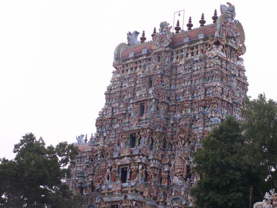 Einer der Haupttuerme des Shri Meenakshi Tempel