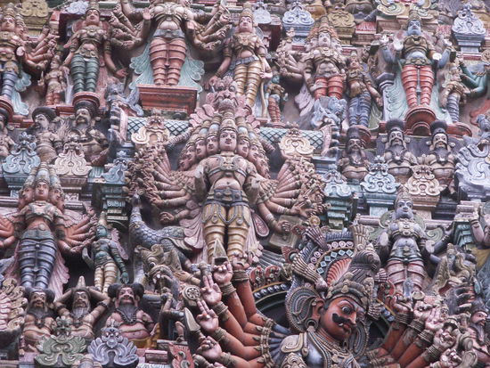 ...so sieht ein Turm aus der Naehe aus...