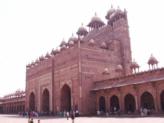 Eingang der Moschee von Fathepur Sikri
mit dem Grab des Shaikh Salim Chishti