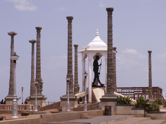 Die Gandhi-Statue am Strand von Pondicherry