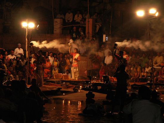 Die religioese Zeremonie vor unserer Verteibung...