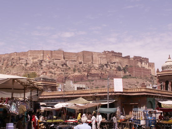 Vom Marktplatz auf das Fort Meherangarh