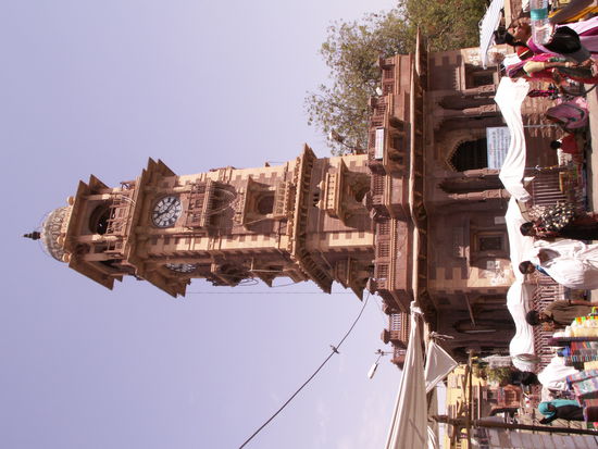 Der Clock Tower in Jodhpur mal andersrum..  ein bisschen Gymnastik vor dem Computer tut immer gut!!