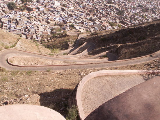 Diesen 15Km Anstieg ( nein es waren nur 2km) mussten wir hochstapfen