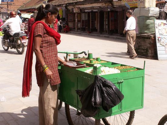 Popcorn-Verkaeuferin