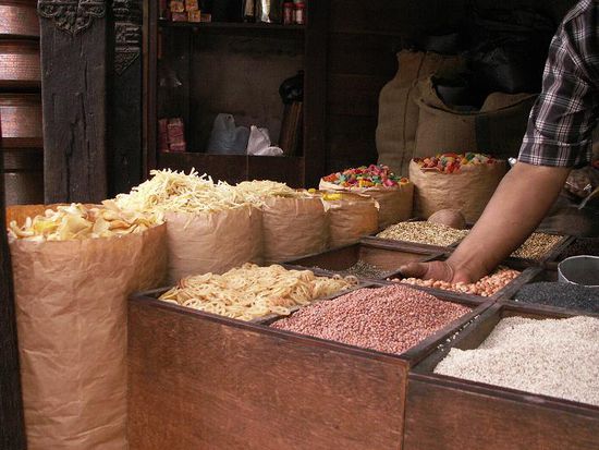 Hier gibts alles... Reis,Linsen und Nudeln...