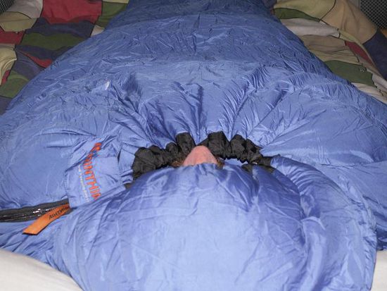 Und jetzt ratet mal wer da so eingemummelt schlaeft...???