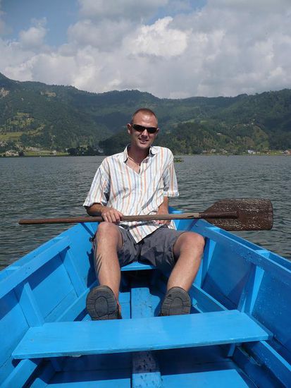 Der Herr hat sich zurueck gelehnt...