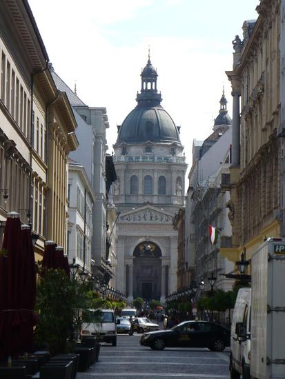 So gross schaut die Basilika doch garnicht aus...